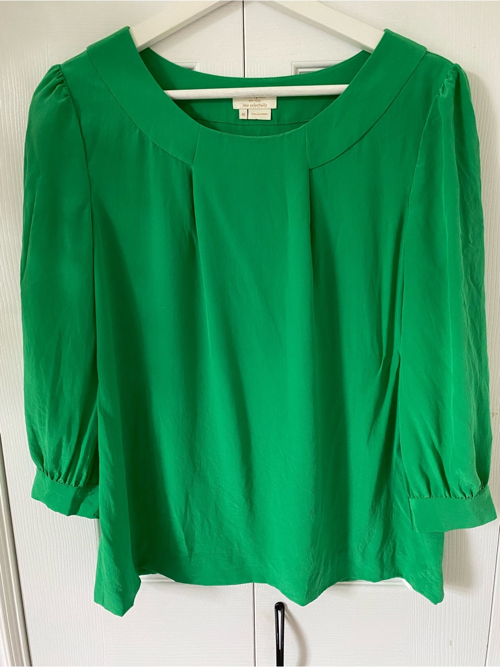 kate spade 100% Silk Kelly Green pleat front blouse 3/4 sleeve Size Medium